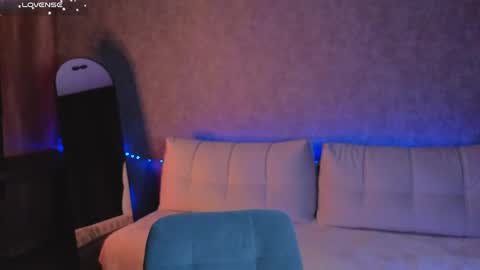 Melee Eva - Thumbs Up please  online show from April 22, 7:55 am