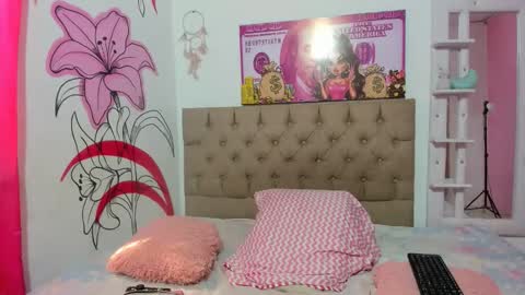 meli_lewis online show from November 20, 3:45 pm