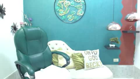 Snapshot of melika_sweet chatting on December 12, 9:04 pm eli online show from December 12, 9:04 pm