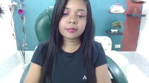 Snapshot of melika_sweet chatting on January 20, 5:37 pm eli online show from January 20, 5:37 pm