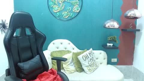 Snapshot of melika_sweet chatting on February 9, 8:45 pm eli online show from February 9, 8:45 pm