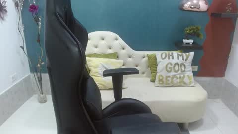 Snapshot of melika_sweet chatting on February 10, 6:03 pm eli online show from February 10, 6:03 pm