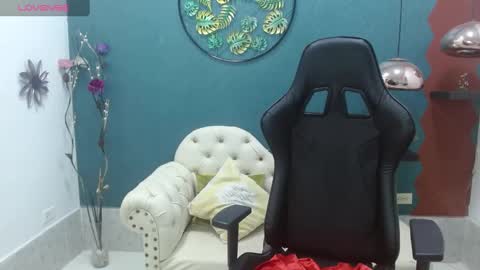 Snapshot of melika_sweet chatting on February 12, 8:50 pm eli online show from February 12, 8:50 pm