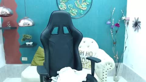 Snapshot of melika_sweet chatting on February 28, 5:59 pm eli online show from February 28, 5:59 pm