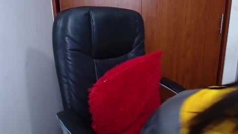 Snapshot of melika_sweet chatting on September 21, 4:19 pm eli online show from September 21, 4:19 pm