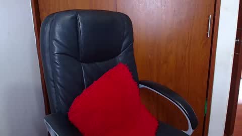 Snapshot of melika_sweet chatting on October 27, 6:45 pm eli online show from October 27, 6:45 pm