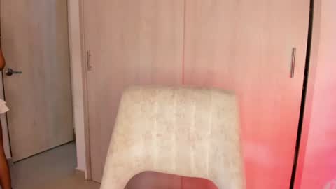 Snapshot of melina_ferrer1 chatting on June 20, 2:42 pm EI online show from June 20, 2:42 pm