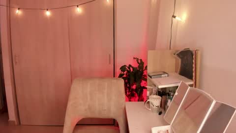Snapshot of melina_ferrer1 chatting on July 4, 1:39 pm EI online show from July 4, 1:39 pm