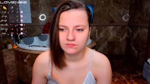 Melinda online show from December 14, 1:11 am