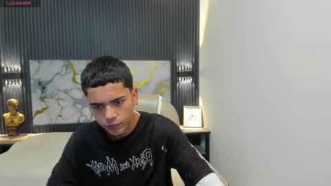 Snapshot of meliodas18_ chatting on October 19, 3:18 am Meliodas online show from October 19, 3:18 am