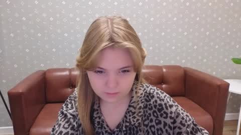 Snapshot of melissa_199 chatting on November 20, 4:45 am Sophia online show from November 20, 4:45 am