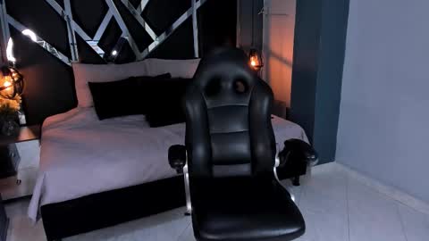 Snapshot of melissa_23_ chatting on October 11, 10:25 am melissa_23_ online show from October 11, 10:25 am