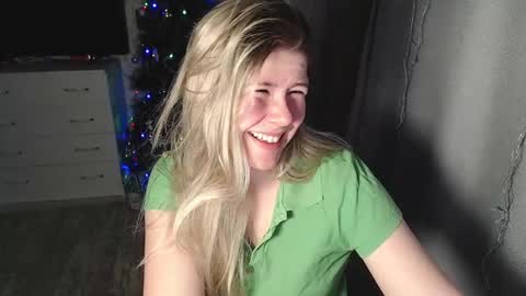 Snapshot of melissa__ray chatting on January 2, 7:18 pm Melissa Ray online show from January 2, 7:18 pm