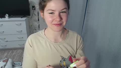 Snapshot of melissa__ray chatting on February 12, 2:24 am Melissa Ray online show from February 12, 2:24 am