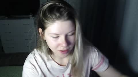 Snapshot of melissa__ray chatting on February 21, 7:21 pm Melissa Ray online show from February 21, 7:21 pm