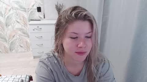 Snapshot of melissa__ray chatting on October 14, 5:47 pm Melissa Ray online show from October 14, 5:47 pm