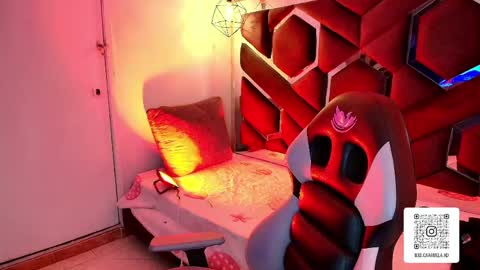 Lissa  online show from April 18, 6:45 pm