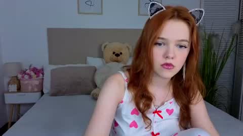 Snapshot of melissa_me0w chatting on June 22, 6:32 am Melissa online show from June 22, 6:32 am