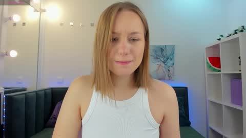 Snapshot of melissa_new22 chatting on October 12, 12:09 am melissa_new22 online show from October 12, 12:09 am