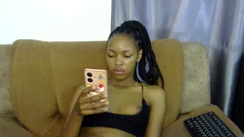 Snapshot of melissah_hot chatting on February 21, 7:43 pm melissah_hot online show from February 21, 7:43 pm