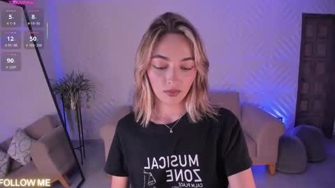 Snapshot of melissamoore_ chatting on November 11, 2:44 am Call me Meli online show from November 11, 2:44 am