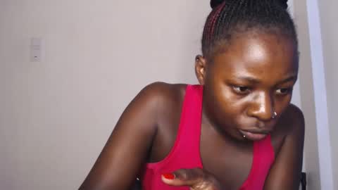 Snapshot of mellanin_pretty_ chatting on December 28, 7:33 am . online show from December 28, 7:33 am