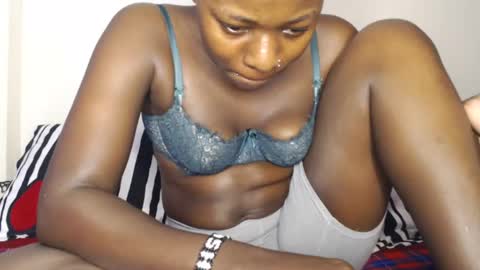 Snapshot of mellanin_pretty_ chatting on January 3, 7:38 am . online show from January 3, 7:38 am