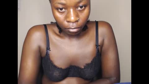 Snapshot of mellanin_pretty_ chatting on January 21, 3:04 am . online show from January 21, 3:04 am