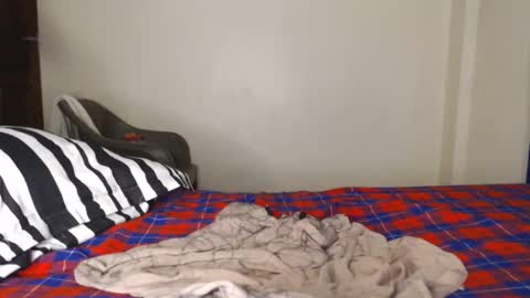 Snapshot of mellanin_pretty_ chatting on February 21, 7:21 pm . online show from February 21, 7:21 pm