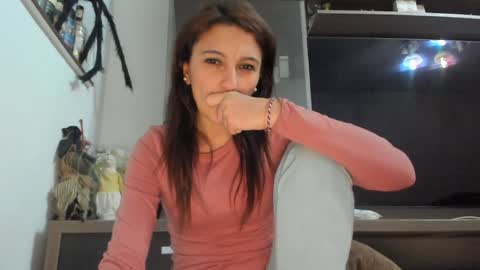Snapshot of mellbell_ chatting on February 1, 2:58 am MellyMell online show from February 1, 2:58 am