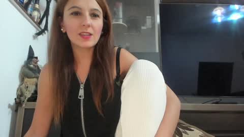 Snapshot of mellbell_ chatting on October 15, 6:52 pm MellyMell online show from October 15, 6:52 pm