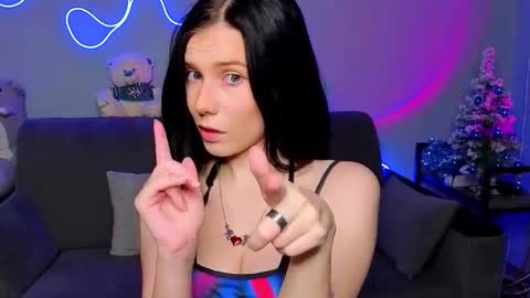 mellhyees online show from January 11, 5:07 pm