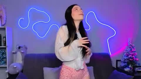 mellhyees online show from January 15, 5:05 pm