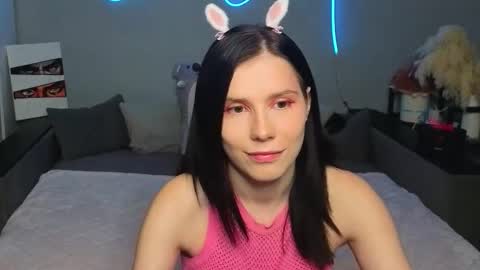 mellhyees online show from February 6, 5:16 pm