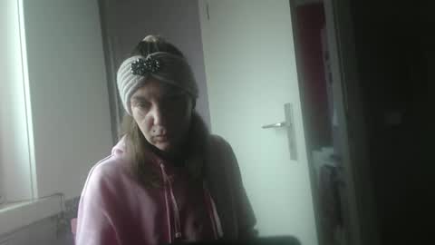 Snapshot of melli23 chatting on November 26, 9:43 am Melli online show from November 26, 9:43 am