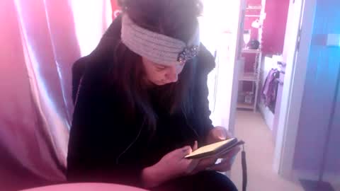 Snapshot of melli23 chatting on December 17, 12:22 pm Melli online show from December 17, 12:22 pm