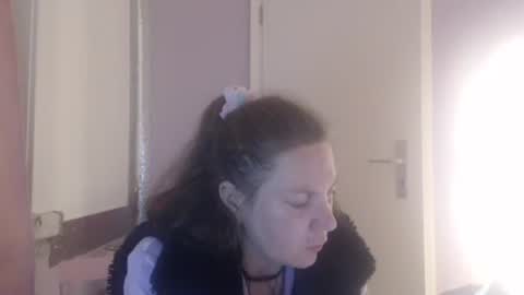 Snapshot of melli23 chatting on February 14, 12:51 am Melli online show from February 14, 12:51 am