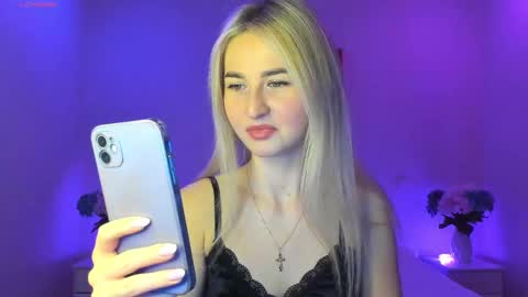 Mellina online show from February 9, 8:24 pm