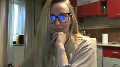 Snapshot of melly_rosey chatting on May 18, 6:30 am Melly online show from May 18, 6:30 am