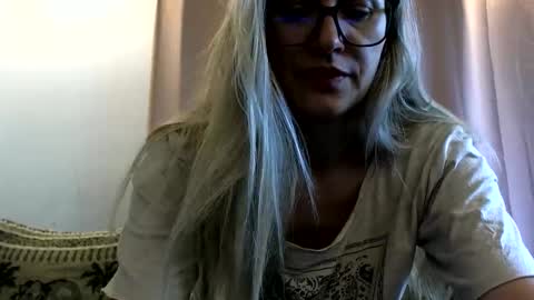 Snapshot of melly_rosey chatting on May 28, 7:05 am Melly online show from May 28, 7:05 am