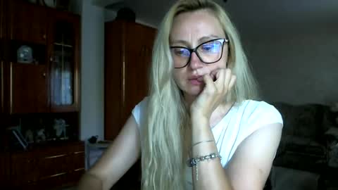 Melly online show from June 30, 3:02 pm