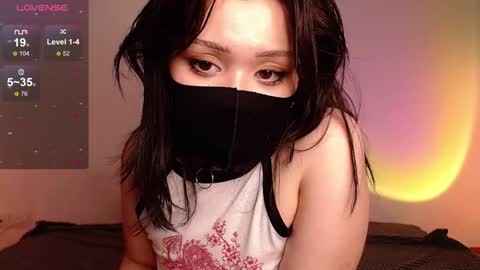 Snapshot of melmean chatting on December 6, 1:11 pm Mel online show from December 6, 1:11 pm