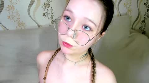 MelMooon online show from January 13, 12:05 am