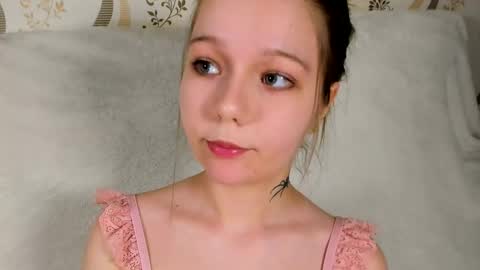 MelMooon online show from February 13, 8:16 pm