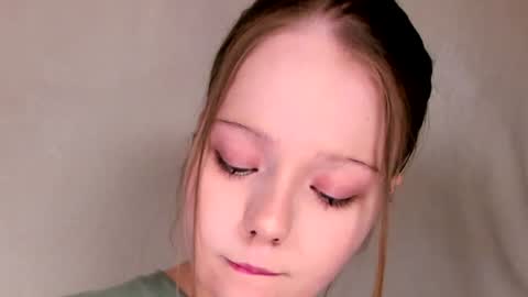 MelMooon online show from June 8, 9:26 pm