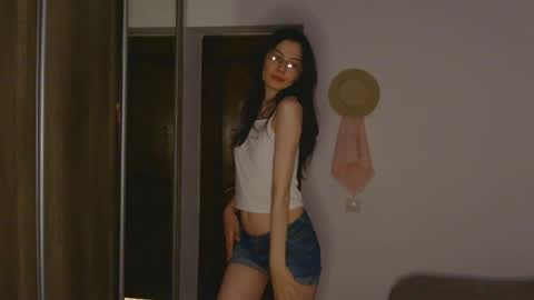 Snapshot of melodeehayden chatting on June 8, 6:52 pm Nika online show from June 8, 6:52 pm
