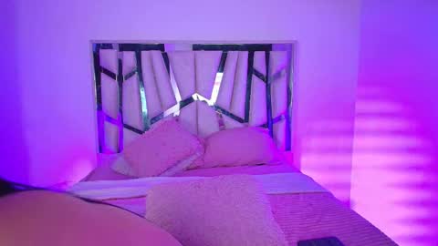 Snapshot of melody__77 chatting on November 13, 6:34 am online show from November 13, 6:34 am