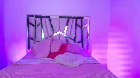 Snapshot of melody__77 chatting on November 24, 7:24 pm online show from November 24, 7:24 pm