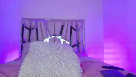 Snapshot of melody__77 chatting on November 27, 8:22 pm online show from November 27, 8:22 pm