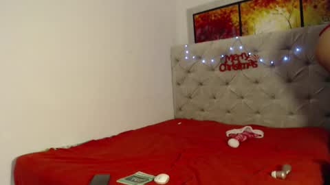 melody phillips online show from December 13, 7:32 pm